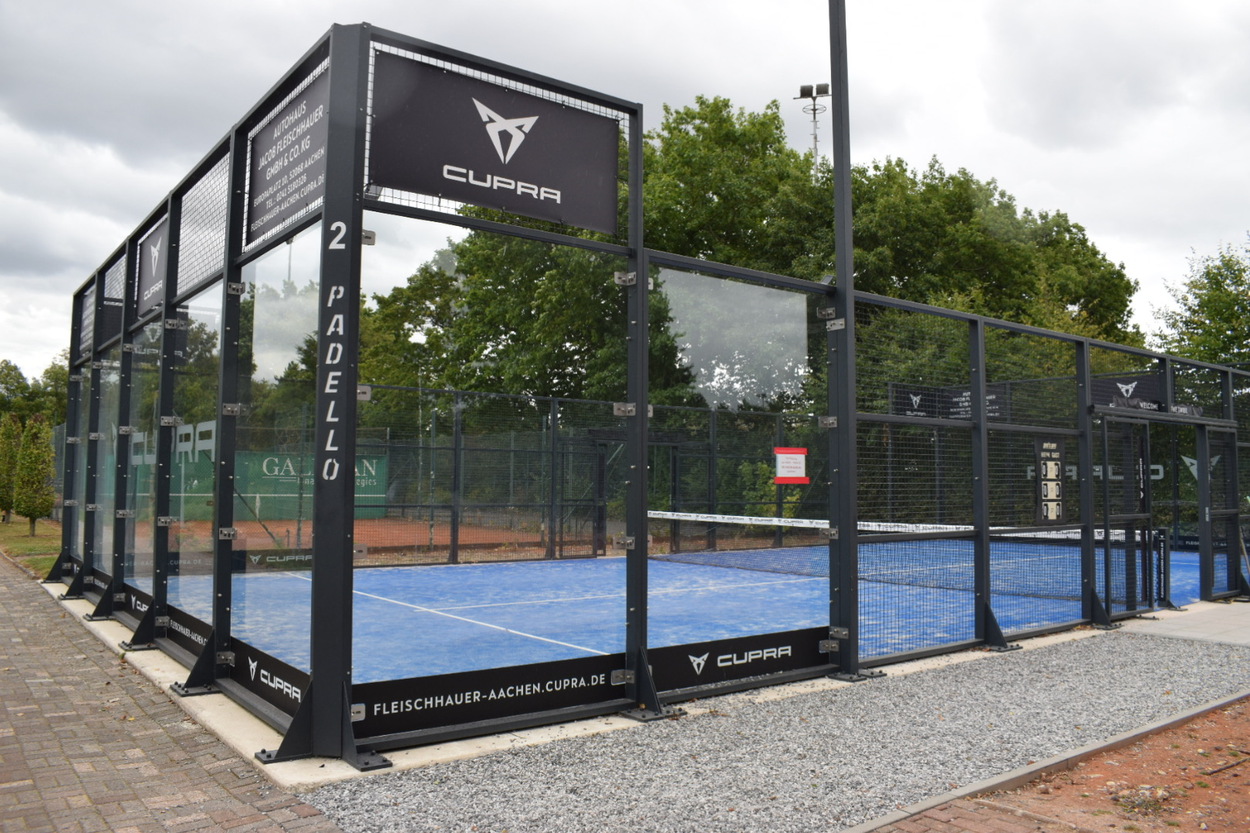 Padelplatz beim TC Rot-Weiß Jülich mit Cupra-Sponsoring