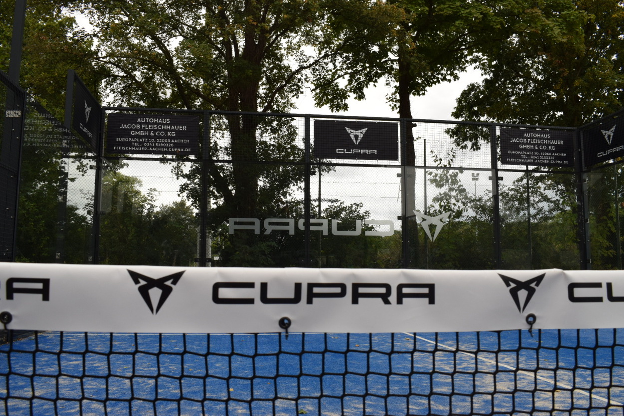 Padelplatz beim TC Rot-Weiß Jülich mit Cupra-Sponsoring